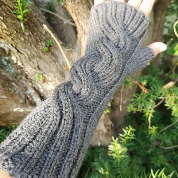 Product of Canada Claire's Outlander Insp.Fingerless Gloves w. Thumb - Picture 3 of 7